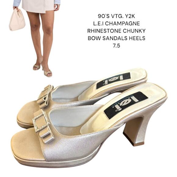 90'S VINTAGE Y2K L.E.I. SATIN CHAMPAGNE NUDE BOW RHINESTONE SANDALS 7.5 LIKE NEW - Picture 1 of 5